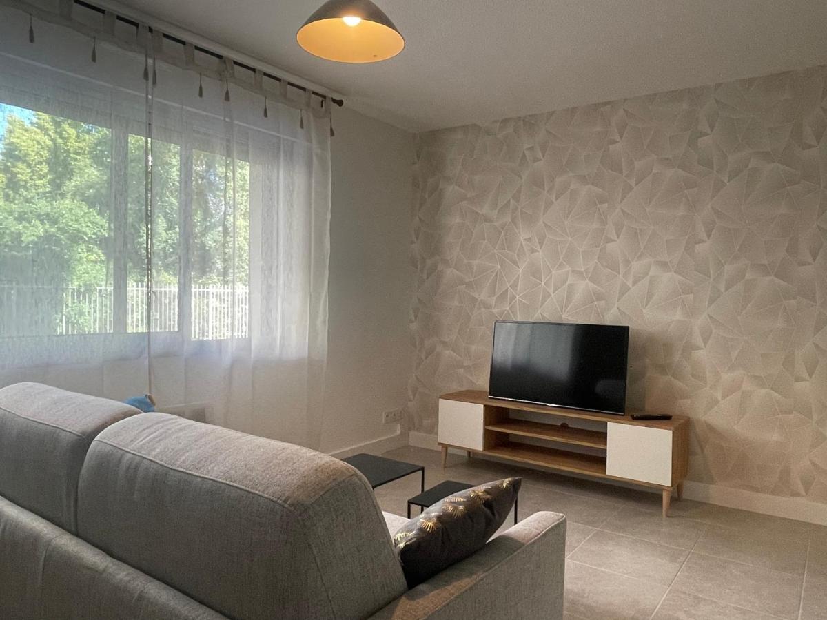 Au Calme Proche Centre-Ville, Studio Renove Avec Equipements Neufs Et Parking Prive غاب المظهر الخارجي الصورة